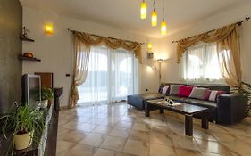 Villa Rose